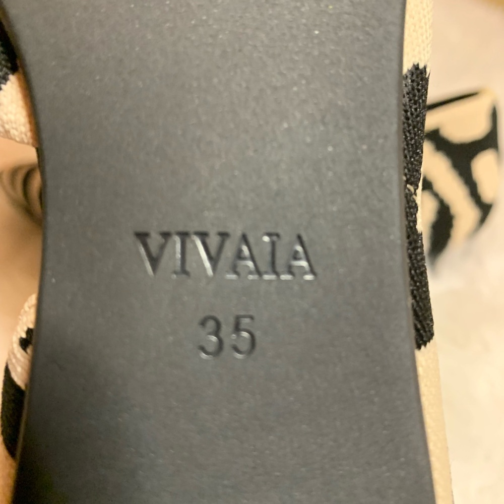 VIVAIA ladies tiger, print pointed toe flats size 35EU (4-5) US size (tiny)NWOT - Picture 4 of 9